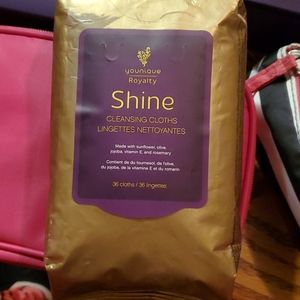 Younique shine cleansing cloths